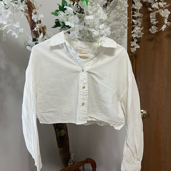 Elegant White Button-Up Women's Top - Picture 2 of 7